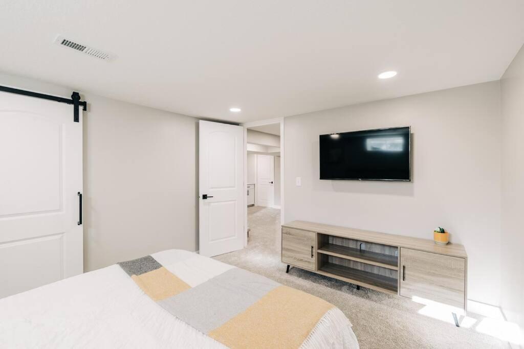 Beautiful Luxury Home Freshly Renovated With Big Yard, Seating & Grill Pad Cottage Grove Екстериор снимка