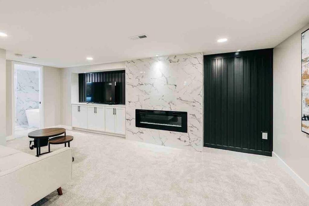 Beautiful Luxury Home Freshly Renovated With Big Yard, Seating & Grill Pad Cottage Grove Екстериор снимка