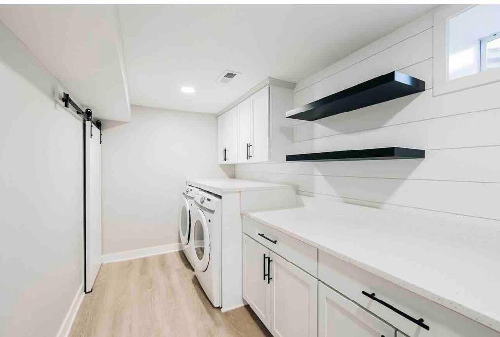 Beautiful Luxury Home Freshly Renovated With Big Yard, Seating & Grill Pad Cottage Grove Екстериор снимка