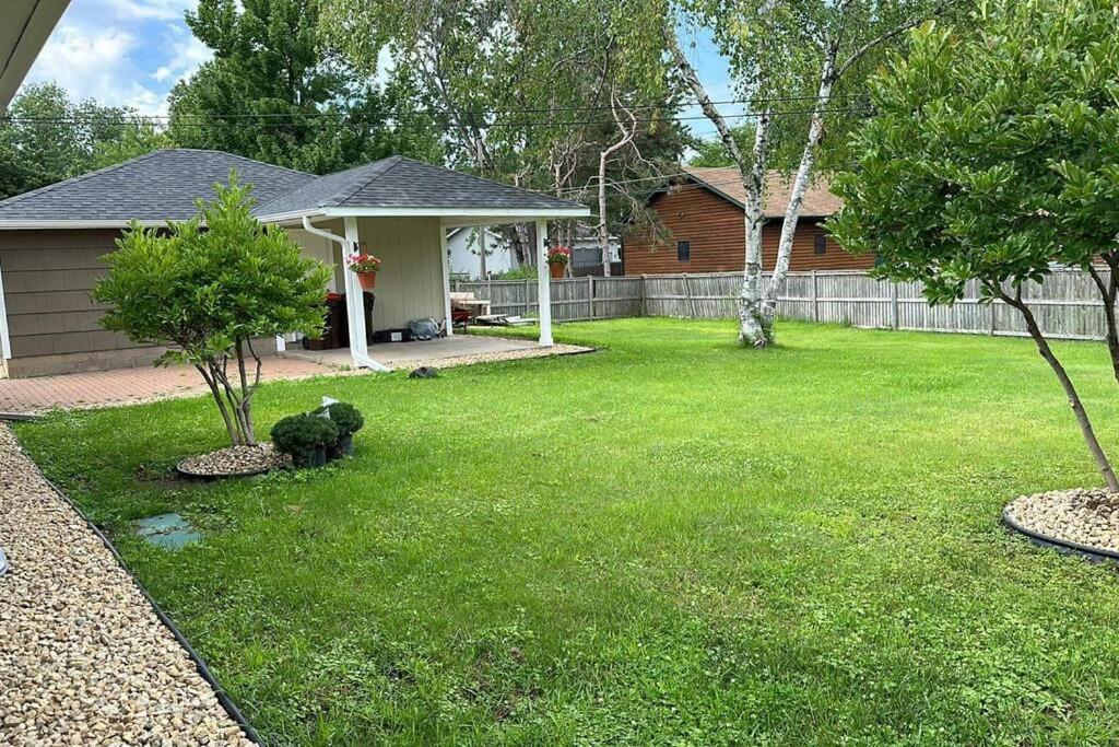 Beautiful Luxury Home Freshly Renovated With Big Yard, Seating & Grill Pad Cottage Grove Екстериор снимка
